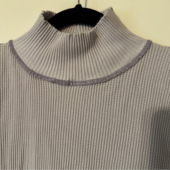 Urban Outfitters Lavender Waffle Knit
Thermal Long Sleeve Turtleneck Top Small - Picture 7 of 12